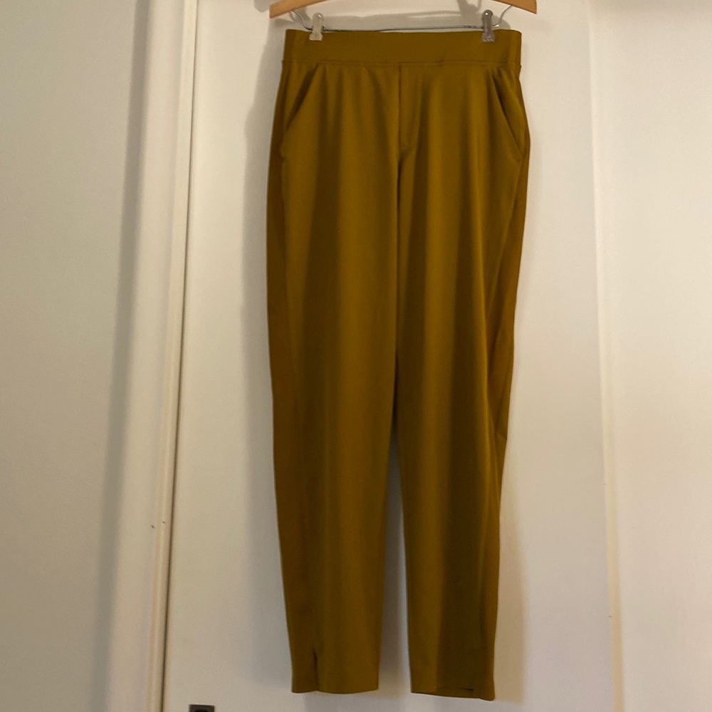 Athleta Brooklyn Ankle Pant. Mustard, size 4